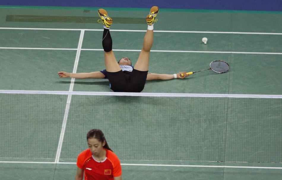 La reazione della sudcoreana Bae Yeon-Ju al punto perso contro la cinese Wang Shixian durante una partita di badminton ai Giochi Asiatici  di Incheon (Reuters)